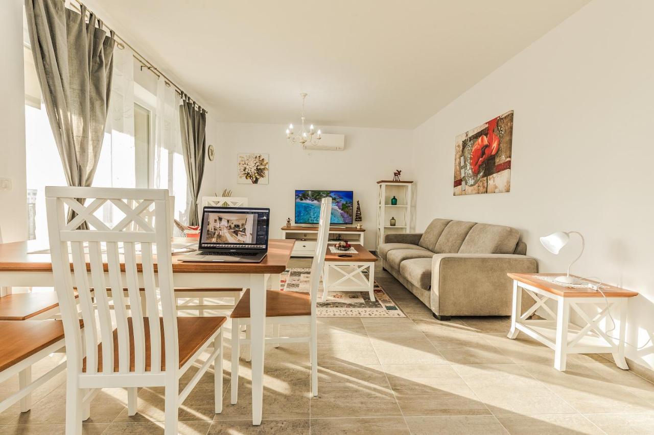 Elegant Sophia'S Apartment Braszów Zewnętrze zdjęcie